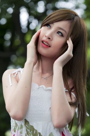 美女一笑百媚生