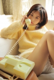 牛仔短装白裙黄色丝袜美少女外拍